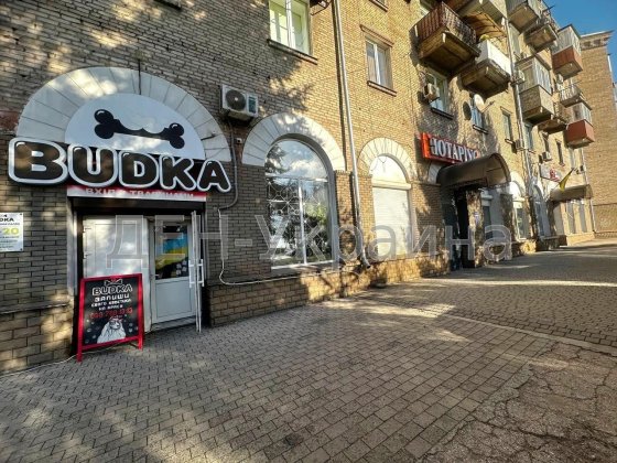 Фасадне комерційне приміщ-ня у центральному р-ні Кривого Рогу, 244кв.м