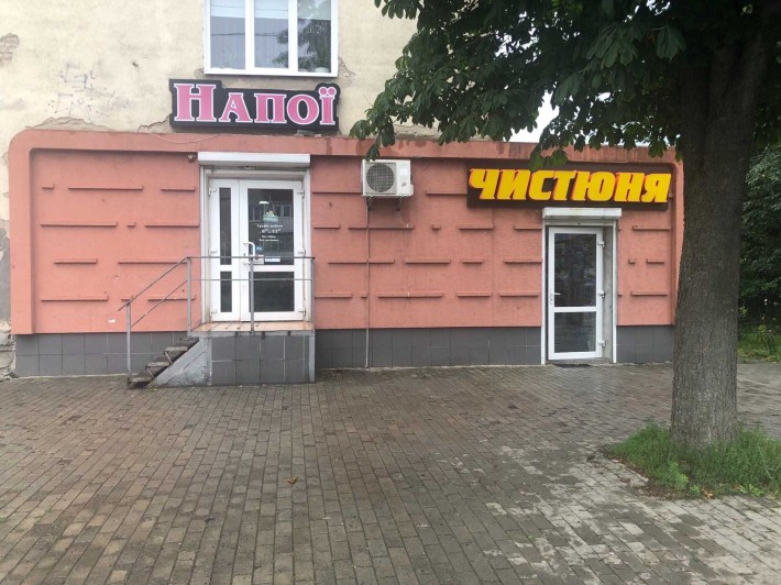 Продаж фасадного комерційного приміщення  біля Обласноі лікарні - фото 1