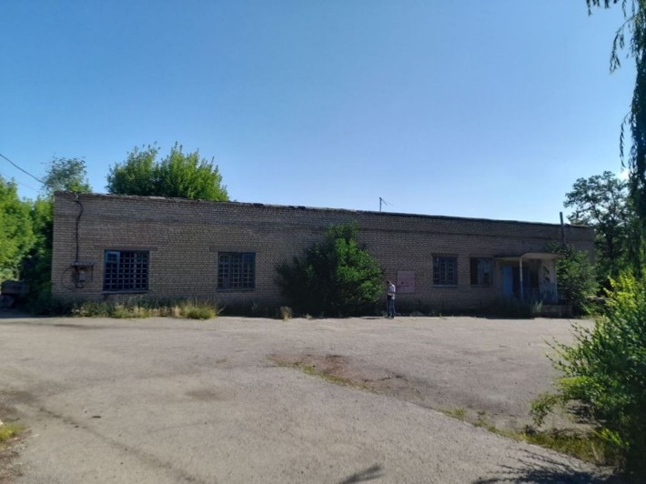 Продажа коммерческого объекта с участком 1,8 га и постройками - фото 1