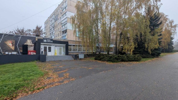 Продам приміщення на фасаді вул. Чарівній 22 з вітринними вікнами , - фото 1