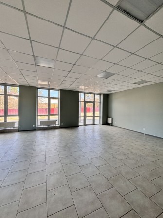 Фасадне комерційне приміщення - фото 1