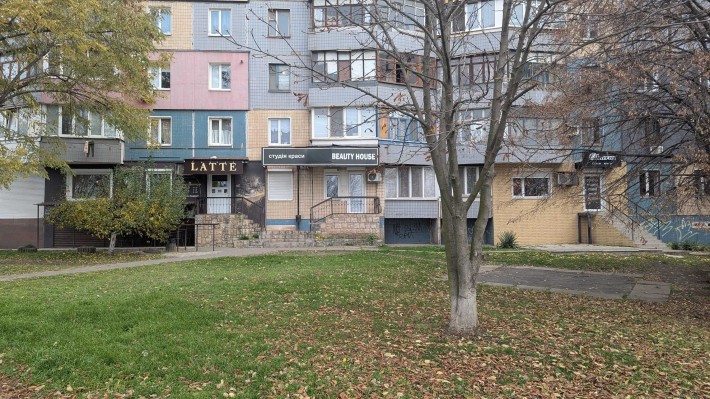 Продаж приміщення з гарним ремонтом по вул.Лісового 37 . Площа 34 м2 - фото 1