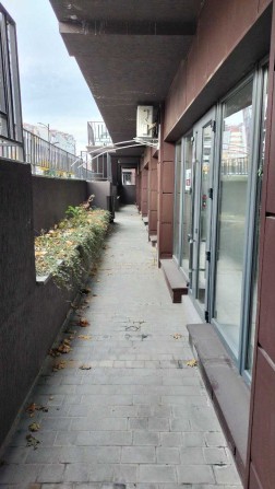 Здана комерція в центральній частині Івано-Франківська - фото 1