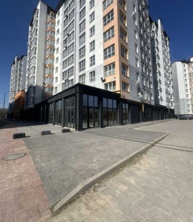 Продам фасадне комерційне приміщення вільного призначення, Перша лінія - фото 1
