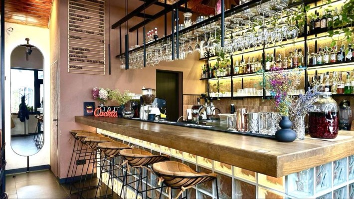 Продаж фасадного поиміщення з діючим бізнесом - фото 1