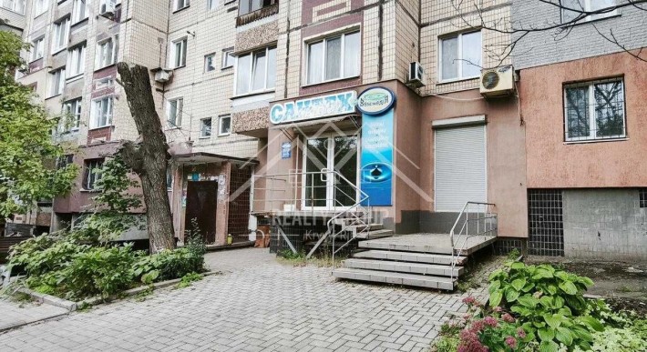 Продається комерційне приміщення у зручній локації - фото 1