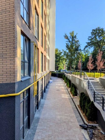 Приміщення у новому будинку, хороший трафік, без комісії! - фото 1