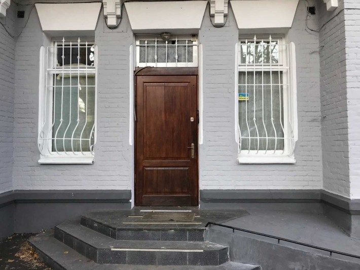 Продам офисное помещение в Центре города 100м2 с отдельным входом - фото 1