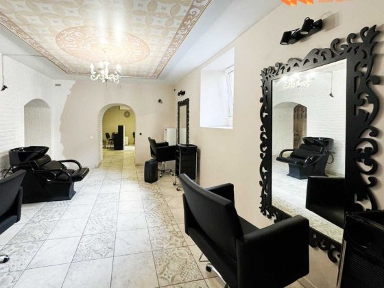 Продам приміщення з готовим бізнесом по ціні сирця в центрі ВАЛИ. Івано-Франківськ