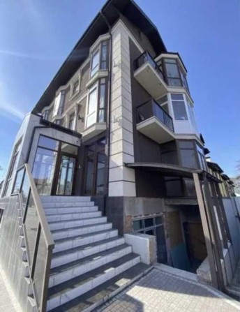 Продаж комерційного приміщення вул. Соборна 81а, на два входи ФАСАД - фото 1