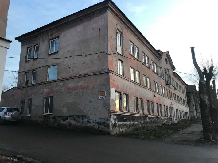 Продам здание + боксы ниже кольца Артёме с территорией(ул.Харцызская). - фото 1