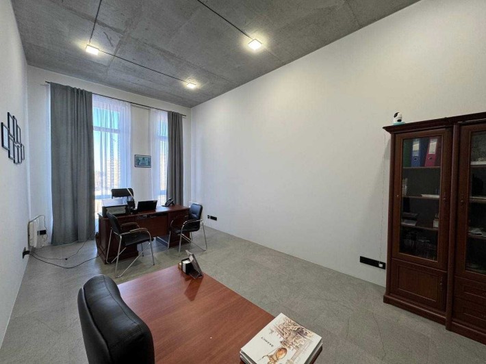 Готовий бізнес 30 м² в БЦ Garden Plaza, центр Ірпеня
! - фото 1