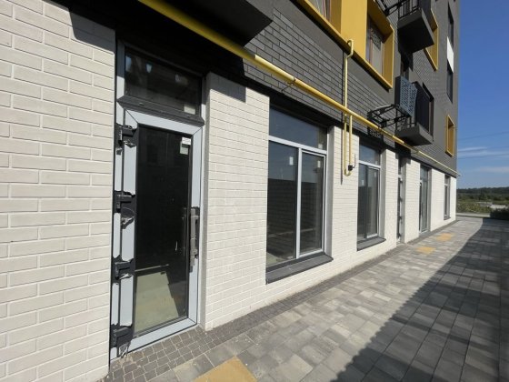 Фасадне приміщення ЖК Молодість Ирпень
