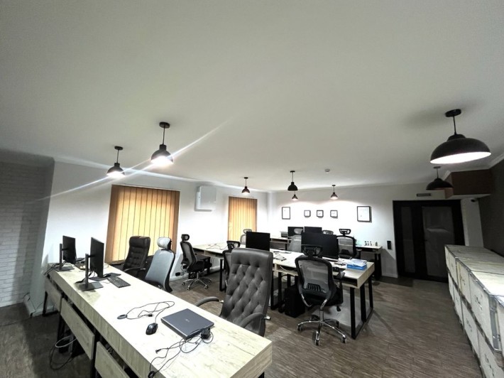 Продам офісне приміщення в центрі міста - фото 1