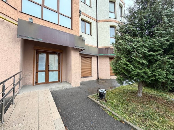 Продаж комерційного фасадного приміщення На Щасливому! - фото 1