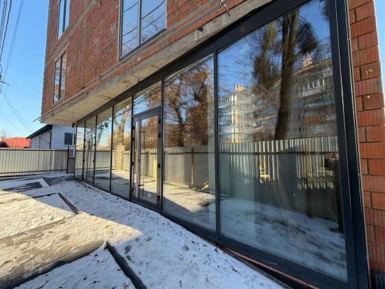 Продаж комерції в центральній частині міста. Високий трафік авто. Ровно