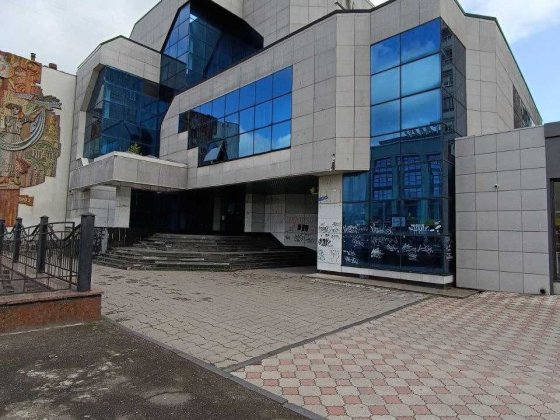 Адміністративний будинок з даховою міні-котельнею,  площа 2079,2 кв.м. Ровно