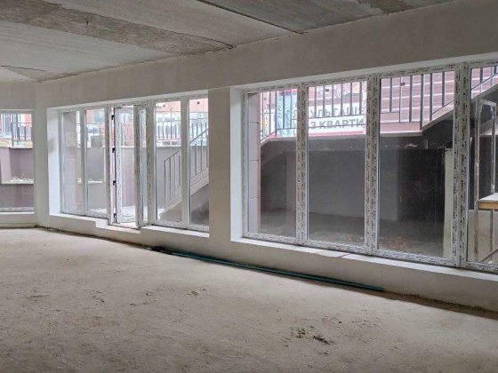 Дуже світла Комерція в зданому ЖК, Івано-Франківськ Ивано-Франковск