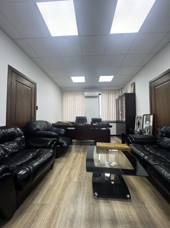 Продаж комерційного приміщення по вул. Коновальця - фото 1