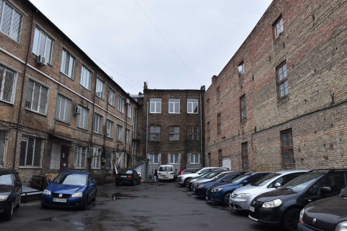 Адміністративний будинок, площею 1758,90 кв.м. Рівненська обл. - фото 1