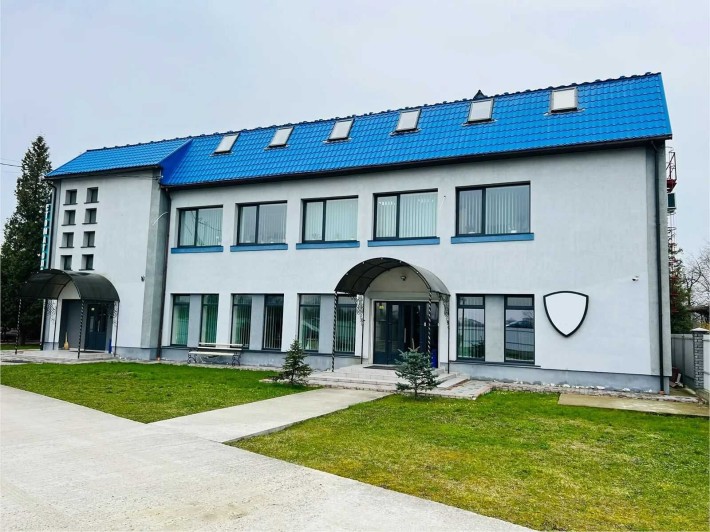 Продається офісна будівля 863м2 з ремонтом та територією, 12 сот. - фото 1