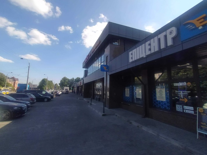 Продам  Торговельне Приміщення 726 м кв. з великим трафіком у Рівному - фото 1