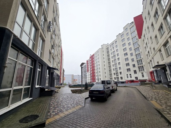 Продам КОМЕРЦІЙНЕ ПРИМІЩЕННЯ в ЖК Сузірʼя, початок РіВНЕНСЬКОЇ(Роддом) - фото 1