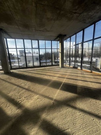 р Фасадне комерційне приміщення Паркінг Розтермінування - фото 1