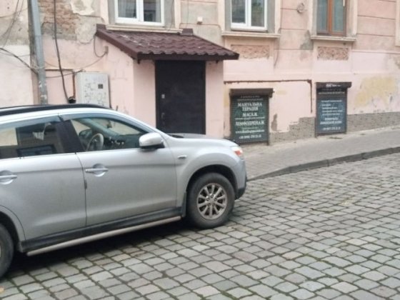 Продаю комерційне фасадне приміщення 95 м2   під офіс, салон краси, ма Черновцы