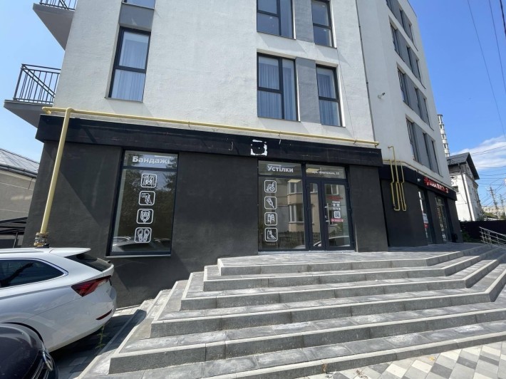 Продаж комерційного приміщення на вул. Шпитальна, площа 70 кв.м - фото 1