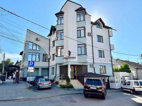 Комерційне приміщення Чернівці центр 3 поверхи 432 м^2 шикарний ремонт Черновцы