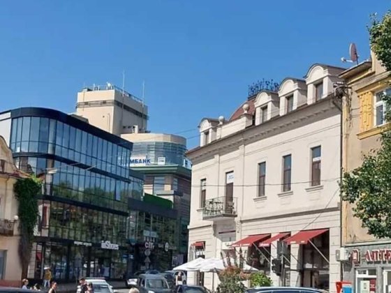 Продаж приміщення 450 м²  пл. Корятовича Ужгород