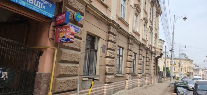 Комерційне приміщення центр міста вул. Головна 14 площа 200 кв.м - фото 1