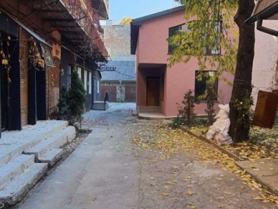 приміщення на центральній площі Чернівці