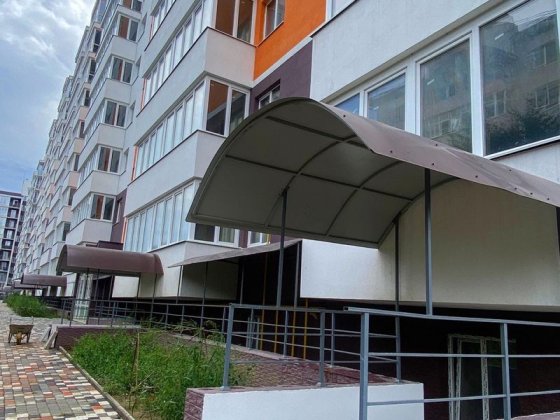 500 дол/м2.Продаж комерційного приміщення в ЖК «Кришталеве озеро» Черновцы