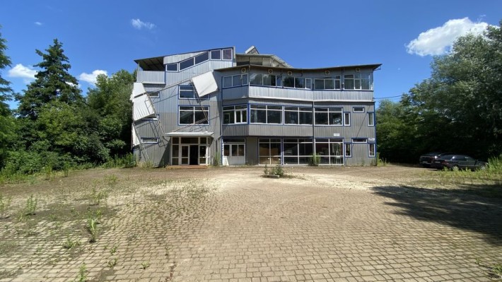 Продаж комерційної нерухомості 1700 м2 в Чернівцях власна земля 17 сот - фото 1