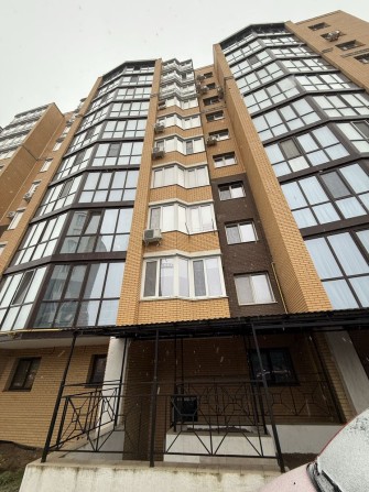 Продаються комерційні приміщення в кришталевому озері - фото 1