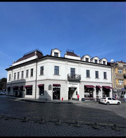 Продаж комерціі  240 м кв у  серці міста. ТОП локація. - фото 1