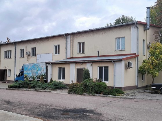 Приміщення р-н 700 річчя, є різні площі склад, офіси, своя підстанція. Черкаси