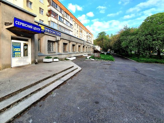 Продам фасадний перший поверх 759,9 кв.м Ровно