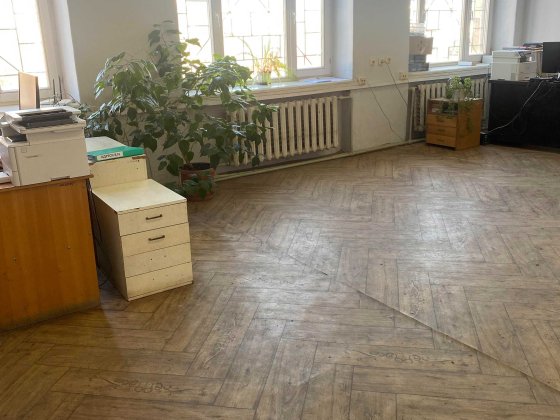 Нежитлові приміщення IV-го поверху, площею 282,1 кв.м, м. Ужгород Ужгород