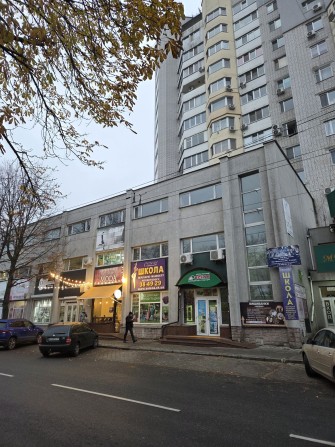 Продам 35 м2 під магазин, салон ін. Шевченка-Чорновола, без вікна - фото 1