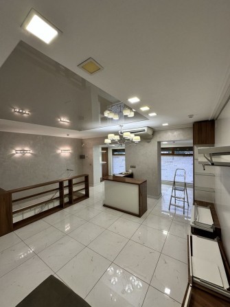 Комерційне приміщення 100 м² - фото 1