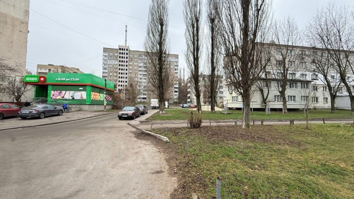 Продаж Фасад! Перший Поверх! Науки 86! Голосіївській Район! 995$ за м² - фото 1