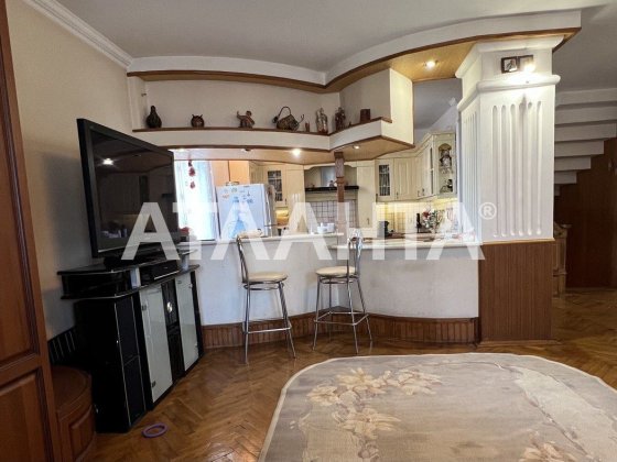 Трьохповерховий будинок для комерції, зручна локація Черновцы