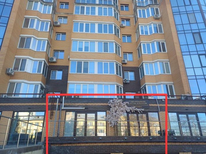 Продається фасадне комерційне приміщення з ремонтом - фото 1