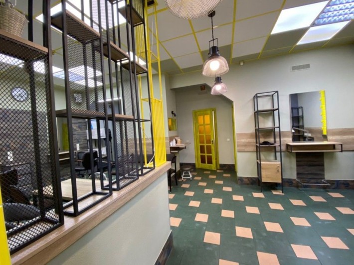 Продам комерч. приміщення , в центрі міста вул. Гетьмана Полуботки - фото 1