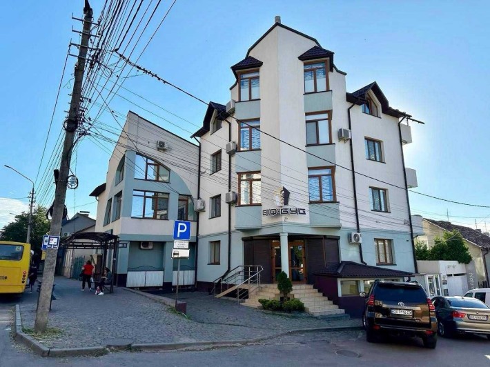 Коммерческое помещение Черновцы центр 3 этажа 432 м^2 шикарный ремонт - фото 1