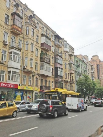 Продам нежитлове приміщення у центрі з ремонтом та подвалом - фото 1