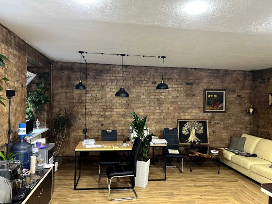 Окремий фасадний вхід. 45 м2. Фасад район Лук'яновки Шевченківський Київ